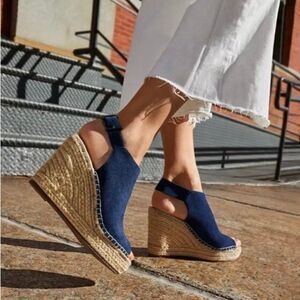 #328 KENNETH COLE Navy Suede Wedge Sandals